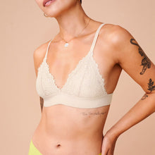 Product gallery. Select Image White Smoke