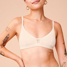 Product gallery. Select Image White Smoke